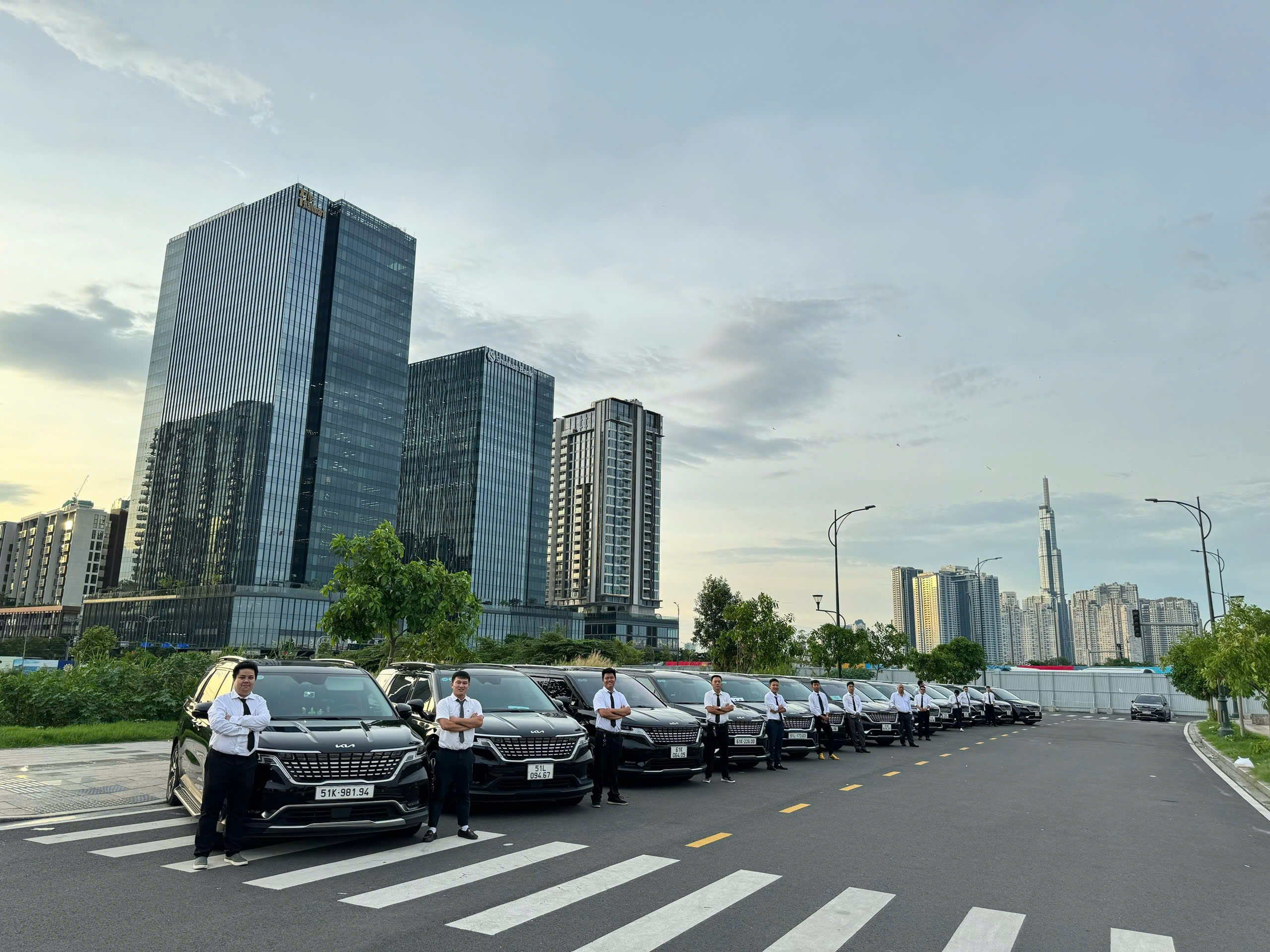 CHO THUÊ XE CARNIVAL