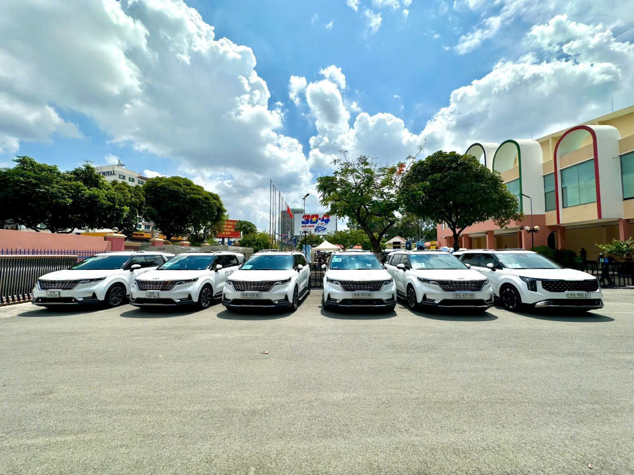 CHO THUÊ XE CARNIVAL